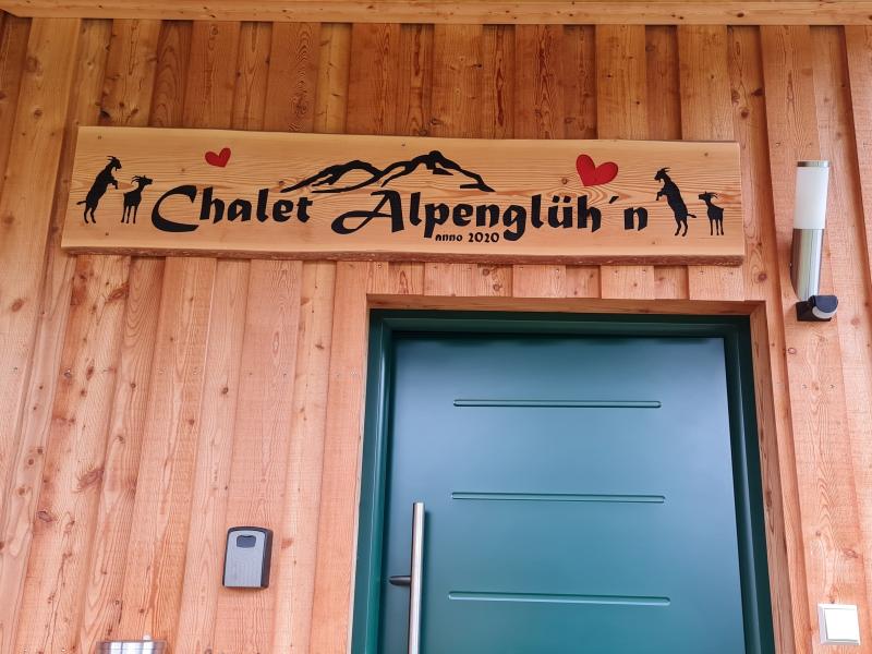 Eingang mit Schild